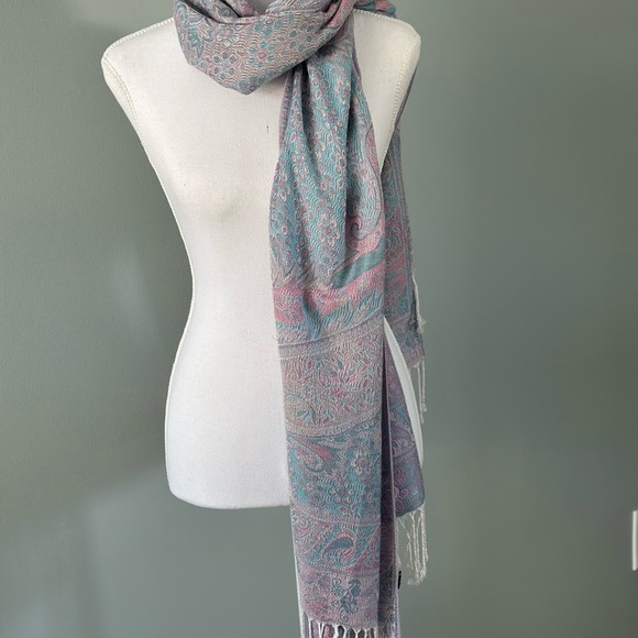 Scarf - Picture 4 of 4